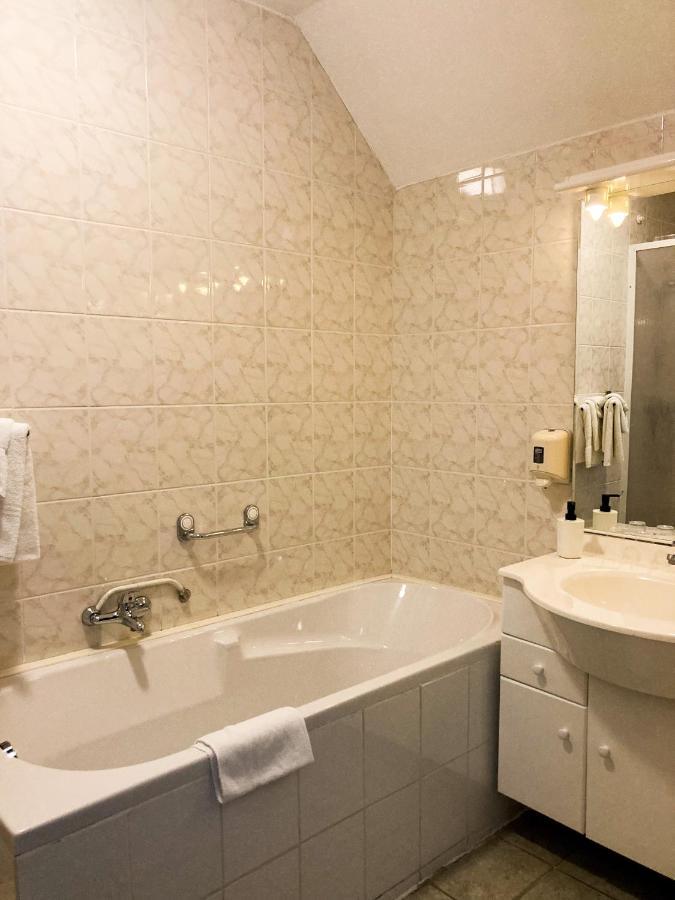 't兹瓦尼密尔酒店 吉耶敦 外观 照片